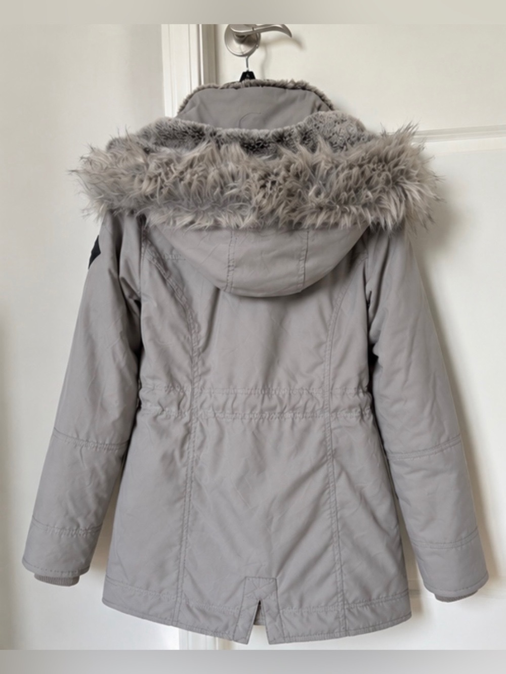 Hollister Women's Light Gray Faux Fur Hooded Puffer Parka - Picture 2 of 4